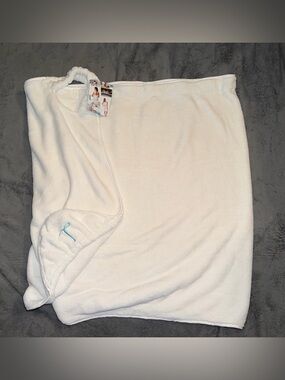 New White Wearable Toga Towel
